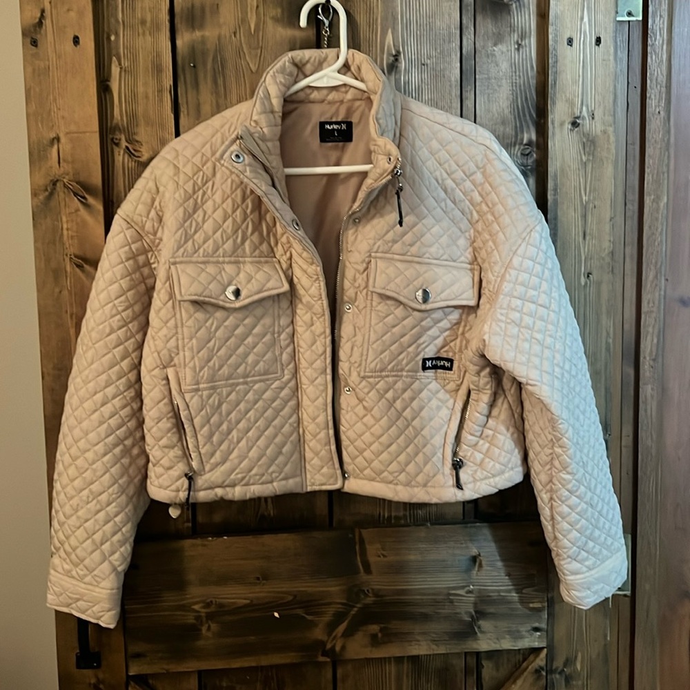 Hurley women’s quilted cropped jacket beige